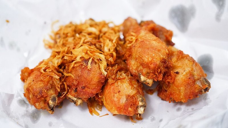 Kai thot Hat Yai (gefrituurde kip) – ไก่ทอดหาดใหญ่ (Thais gerecht)