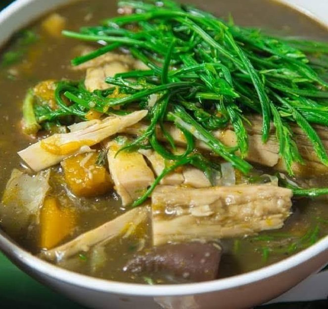 Kaeng no mai (bamboescheutensoep) – แกงหน่อไม้ (Thais gerecht)