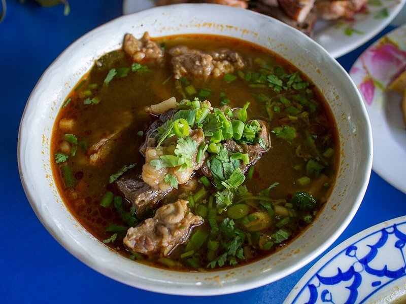Kaeng om (kruidencurry met dille) – แกงอ่อม (Thais gerecht)