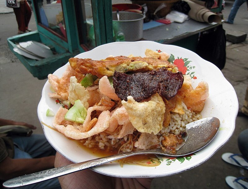 Khao yam (rijstsalade) – ข้าวยำ (Thais gerecht)