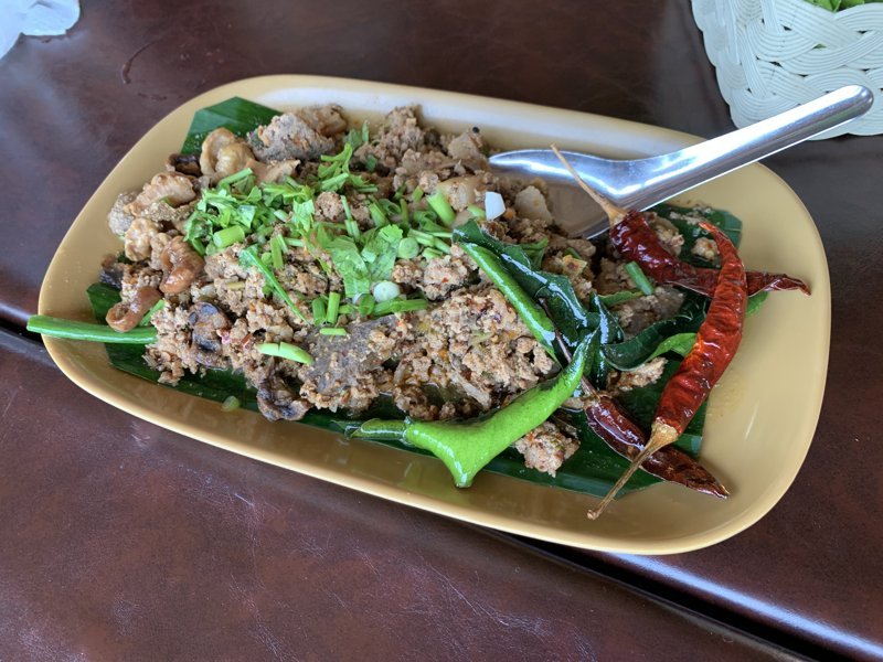 Larb mueang (Noordse gehaktsalade) – ลาบเมือง (Thais gerecht)