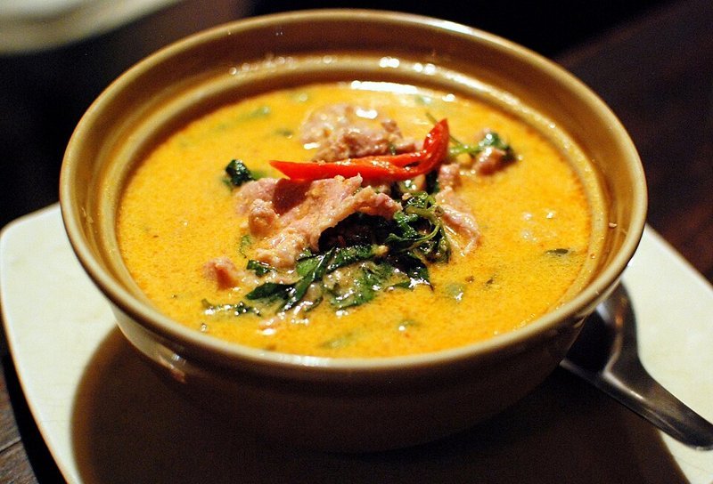 Rode curry (kaeng phet) – แกงเผ็ด (Thais gerecht)